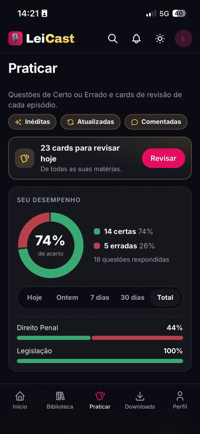 Aba Praticar do app LeiCast com cards para revisar e desempenho nas questões
